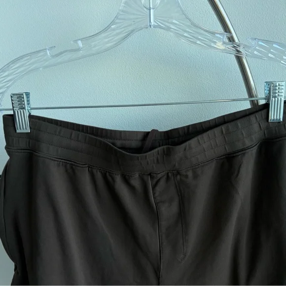 ALO Yoga Matching Set Men's brown Short Sleeve Tee & short - Picture 9 of 12